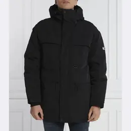 Tommy Hilfiger: Чёрный пуховик 