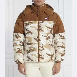 Tommy Hilfiger: Коричневый пуховик 