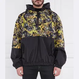 Versace: Чёрная куртка 