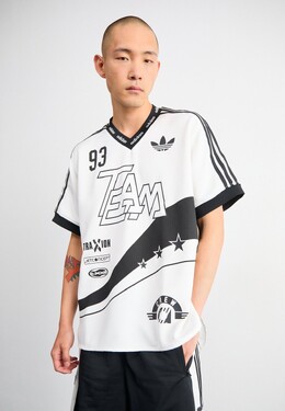 Adidas: Футболка  Originals с принтом