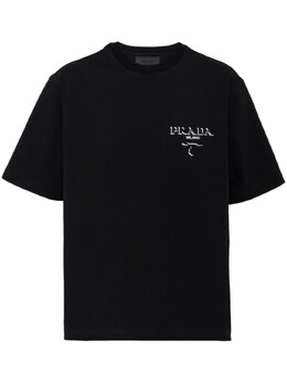 Prada: Чёрная футболка 