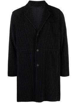 Issey Miyake Men: Чёрное пальто 