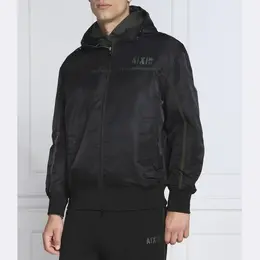 Armani Exchange: Чёрная куртка 