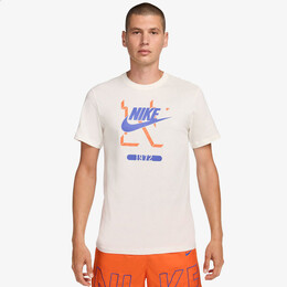 Nike: Бежевая футболка 
