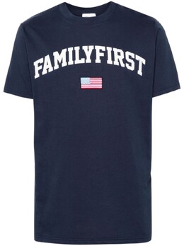 Family First: Синяя футболка 