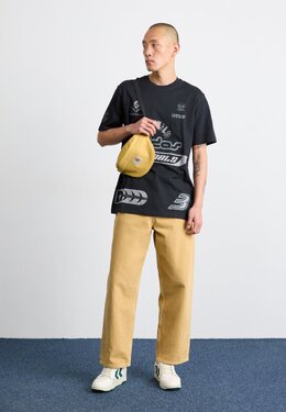 Adidas Originals: Футболка с принтом 