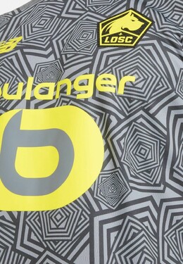 New Balance: Футболка с принтом 