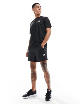 ADIDAS PERFORMANCE: Чёрная футболка  Essentials