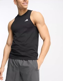 ADIDAS PERFORMANCE: Чёрная майка  Essential