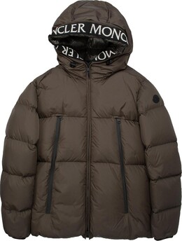 Moncler: Тёмный пуховик 