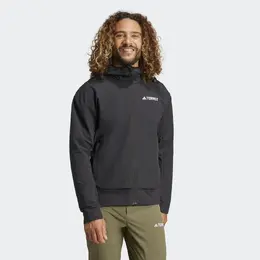 Adidas: Чёрная куртка  Terrex