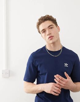 Adidas Originals: Тёмная футболка 
