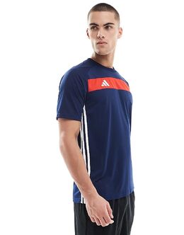 adidas Performance: Тёмная футболка 