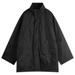 Balenciaga: Чёрный пуховик 