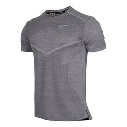 Nike: Светоотражающая футболка 