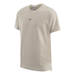 Nike: Спортивная футболка  Essentials