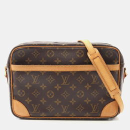 Louis Vuitton: Коричневая сумка через плечо 