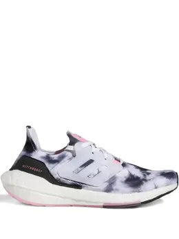 adidas: Белые кроссовки  UltraBoost