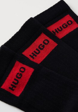 Hugo: Чёрные носки 