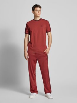 Adidas Originals: Тёмная футболка 