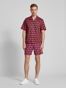 Lacoste: Красные шорты 