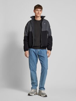 Tommy Jeans: Чёрная куртка 