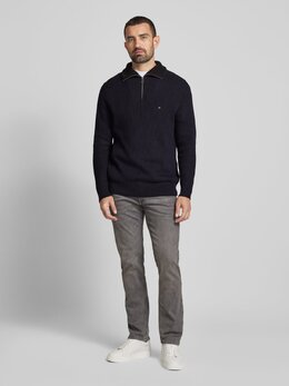 Tommy Hilfiger: Свитер с вышивкой 