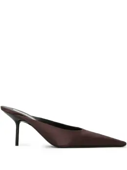 Victoria Beckham: Тёмные сабо 