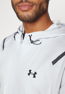 Under Armour: Серая куртка 