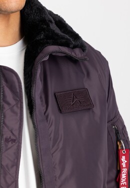 Alpha Industries: Фиолетовая куртка 