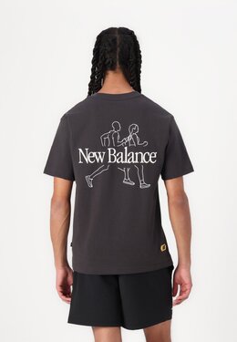 New Balance: Футболка с принтом 