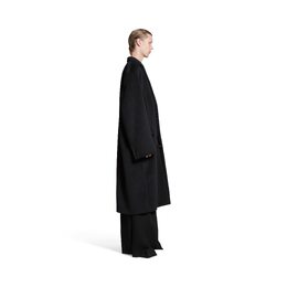 Balenciaga: Чёрное пальто 