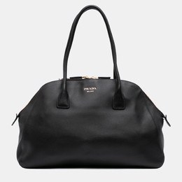 Prada: Чёрная сумка 