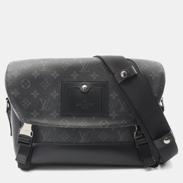Louis Vuitton: Чёрная сумка 