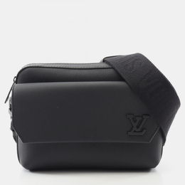 Louis Vuitton: Чёрная сумка 
