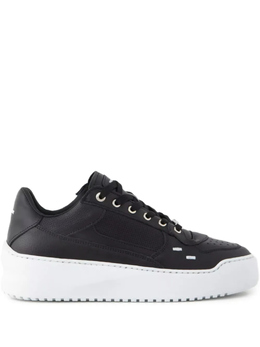 Filling Pieces: Чёрные кроссовки 
