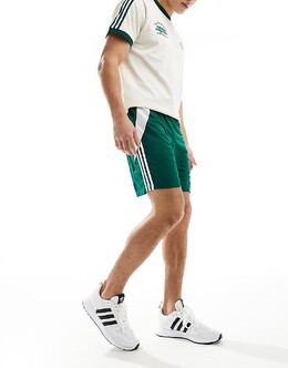 Adidas: Зелёные шорты  Tiro