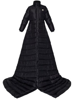 Moncler: Чёрное пальто 
