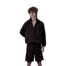 Adidas Originals: Коричневая куртка 