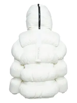 Moncler: Зелёная куртка 