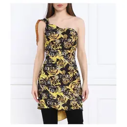 Versace: Чёрное платье 