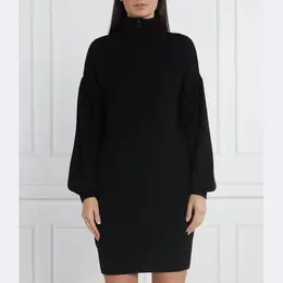 Karl Lagerfeld: Чёрное платье 
