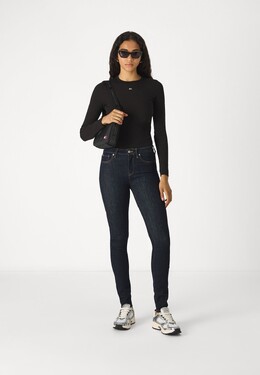 Tommy Hilfiger: Тёмные джинсы  Como