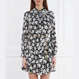 Michael Kors: Платье с поясом 