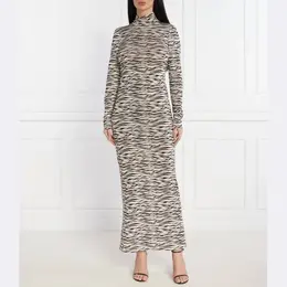 Patrizia Pepe: Бежевое платье 