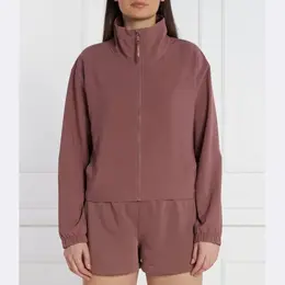 Calvin Klein: Розовая куртка 