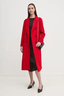 Pedro Del Hierro: Красный плащ 