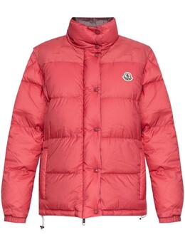 Moncler: Красная куртка 