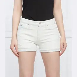 Pepe Jeans London: Белые шорты 