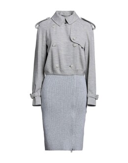 Burberry: Серый плащ 